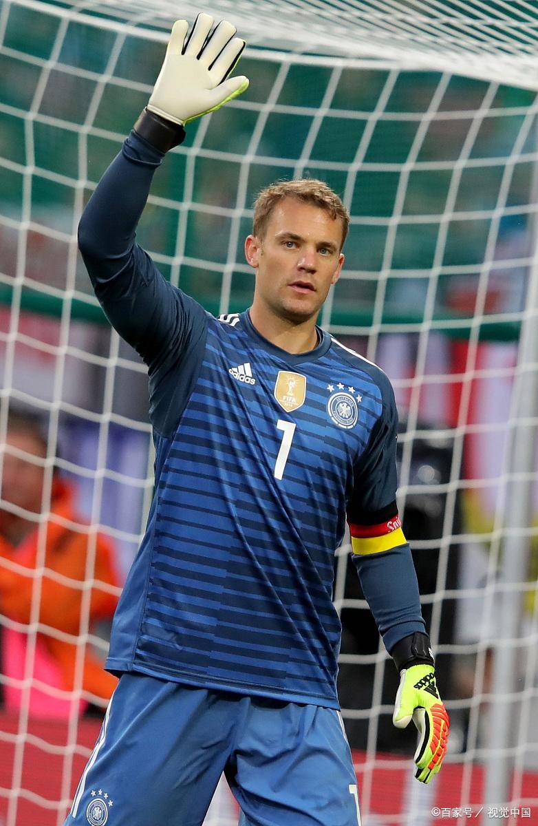 诺伊尔狼狈失误成全枪手狂欢！马丁内利滑跪引发酋长球场，阿尔特塔振臂高呼犹如夺冠